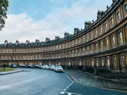 Royal Crescent et le Circus à pied, Bath, Angleterre