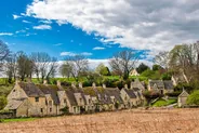 Sentier des Cotswolds entre deux villages, Cotswolds, Angleterre