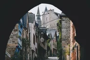 Rue du Jerzual et le port, Dinan et la Rance, Bretagne