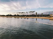 Coucher de soleil à Butterfly Beach, Santa Barbara, Californie