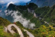 Mont Tianmen et sa route aux 99 virages, Zhangjiajie, Chine