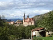 Sanctuaire de Covadonga et la Sainte Grotte, Picos de Europa, Espagne du Nord