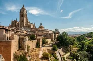 Point de vue sur l'Alcázar depuis la vallée, Ségovie, Espagne classique
