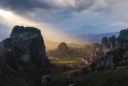 Sentier des moines entre les rochers, Météores, Grèce