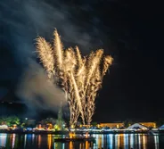 Feux d'artifice du lac, chaque soir, Lac Tōya et Noboribetsu, Hokkaido