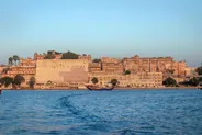 Coucher de soleil sur le lac Pichola, Udaipur, Inde du Nord