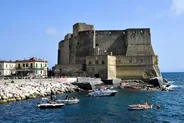 Bord de mer et Castel dell'Ovo, Naples, Italie classique