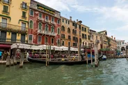 Traghetto sur le Grand Canal, Venise, Italie classique