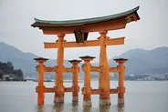 Île de Miyajima et son torii sur l'eau, Hiroshima et Miyajima, Japon classique