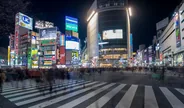 Carrefour de Shibuya et ruelles de Shinjuku, Tokyo, Japon classique