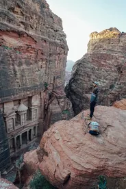 Le sentier d'Al-Khubtha et la vue sur le Trésor, Petra, Jordanie