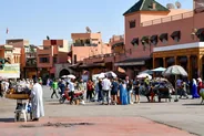 Place Jemaa el-Fna à la tombée du jour, Marrakech, Maroc