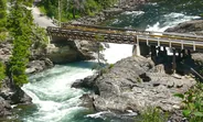 Barrage de Revelstoke, Revelstoke et les parcs des Glaciers, Ouest canadien