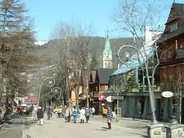 Rue Krupówki et marché à l'oscypek, Zakopane et les Tatras, Pologne