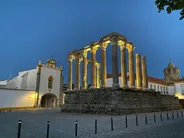 Temple romain et le haut de la ville, Évora, Portugal du Sud