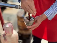 Ginjinha servie dans un verre en chocolat, Óbidos, Portugal classique