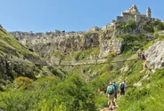 Sentier 406 et le pont suspendu sur la Gravina, Matera, Pouilles