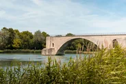Pont Saint-Bénézet et remparts, Avignon, Provence