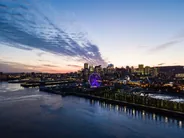 Quartier des spectacles en soirée, Montréal, Québec