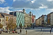 Vieille ville : place de la Liberté, le Dragon et la Roue, Brno, République tchèque