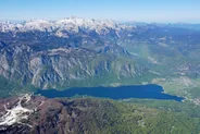 Baignade dans le lac de Bohinj, Bohinj, Slovénie