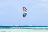 Kitesurf sur le lagon, Paje, Tanzanie