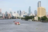 Bateau-bus sur le Chao Phraya, Bangkok, Thaïlande classique