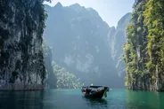 Nuit en radeau flottant sur le lac, Khao Sok, Thaïlande classique