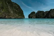 Maya Bay et les grottes en longtail, Koh Phi Phi, Thaïlande classique
