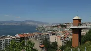 Ascenseur historique et quartier de Karataş, İzmir, Turquie