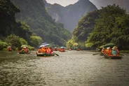 Barque à rames à Trang An, Ninh Binh, Vietnam